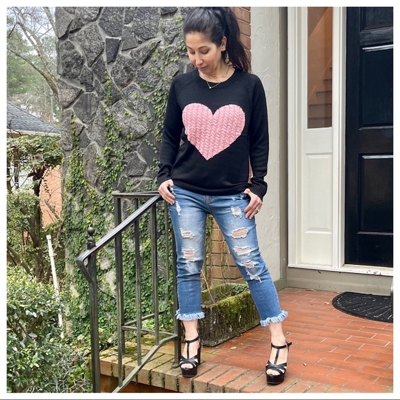 Beautiful Heart ❤️ pull over sweater - Picture 5 of 9